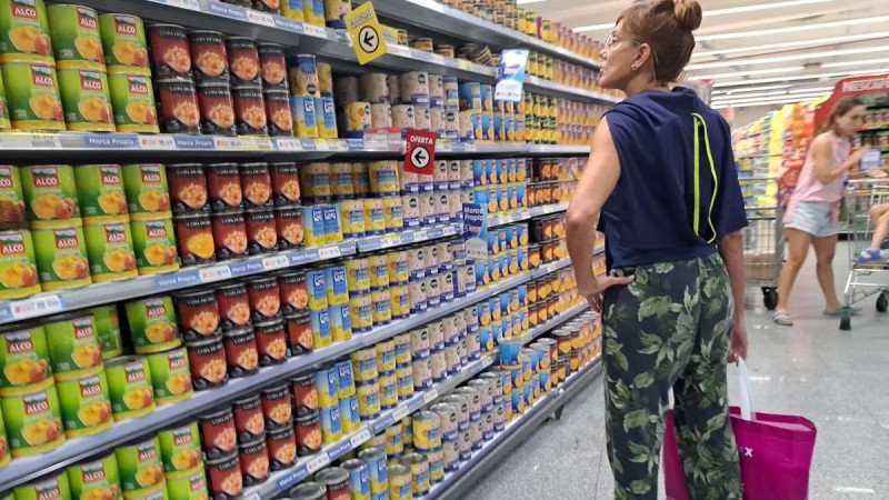 La plata no alcanza: cayó el consumo en septiembre y la gente busca más precios